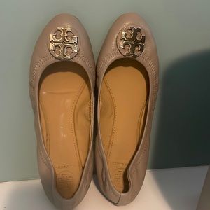 Tory Burch flats. Gray. Size 7